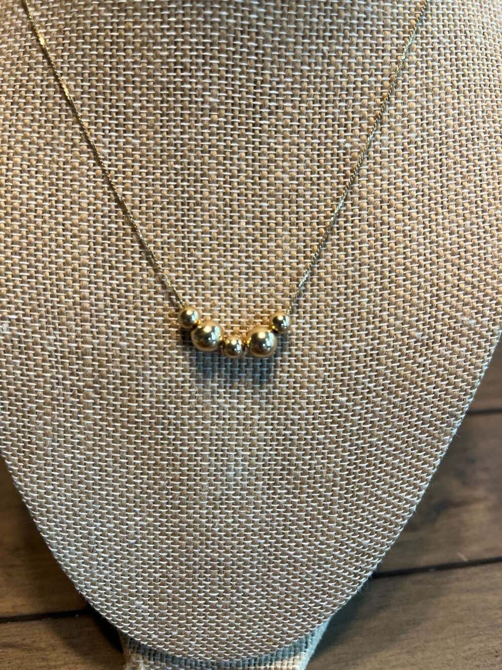 14k Yellow Five Gold Bead Graduated Ball Necklace - Picture 2 of 4